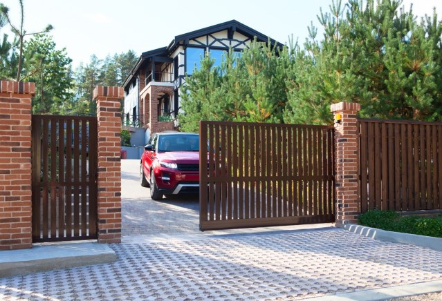 Как выбрать входные ворота для загородного дома? - Совет эксперта