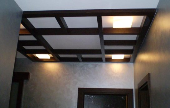Потолочные балки в интерьере – фото варианты, дизайн подвесных потолочных балок