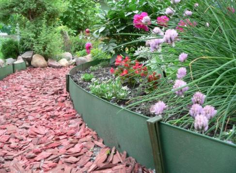 Используйте бордюрную ленту для садов и клумб