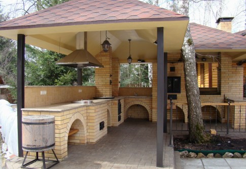 Летняя кухня в деревенском стиле – строительство своими руками, фото разных конструкций