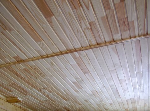 Отделка потолка на даче. Чем обшить и утеплить потолок в доме?