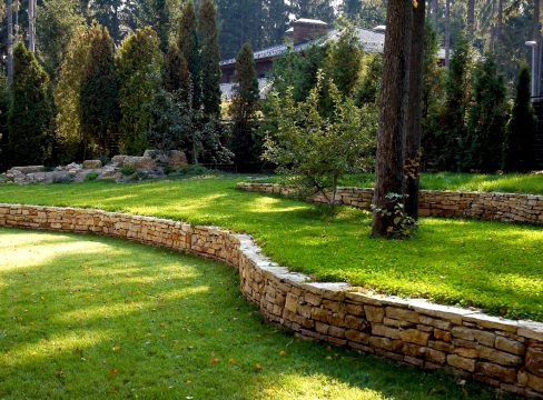 Подпорная стенка для сада своими руками из камня, бетона и дерева