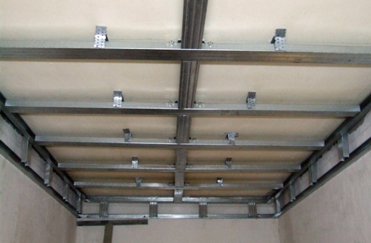 Потолок из пластиковых панелей - устройство и монтаж своими руками