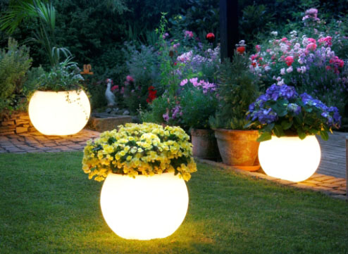 Садовые светильники и фонарики – варианты садового уличного освещения