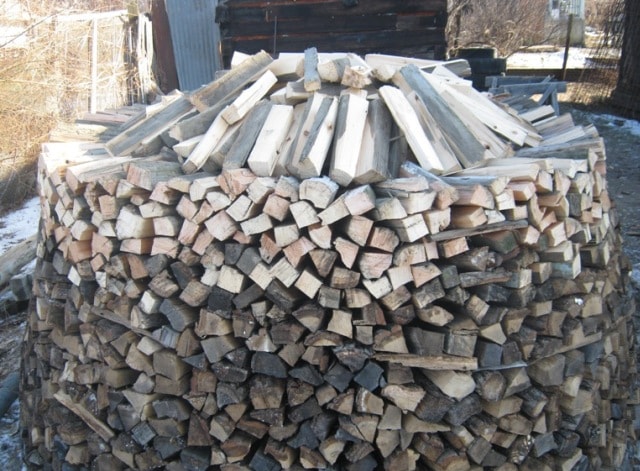 Как заложить дрова на участке: как загрузить дрова своими руками?
