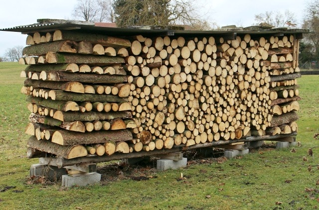 Как заложить дрова на участке: как загрузить дрова своими руками?