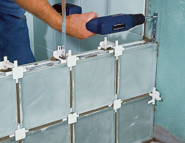 Стеклянные блоки – используются для внутренней отделки и монтажа своими руками