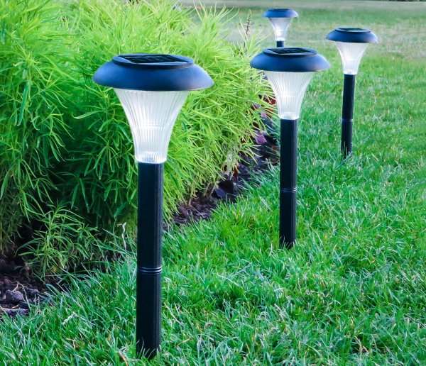 Лампы на солнечных батареях для уличного освещения и садов